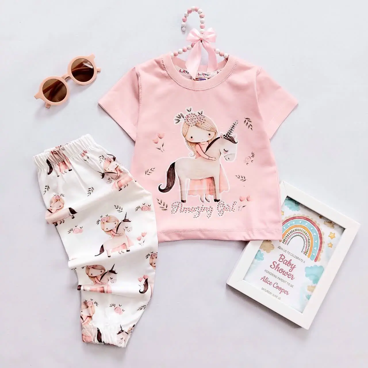 تیشرت شلوار دختر و تکشاخ 
