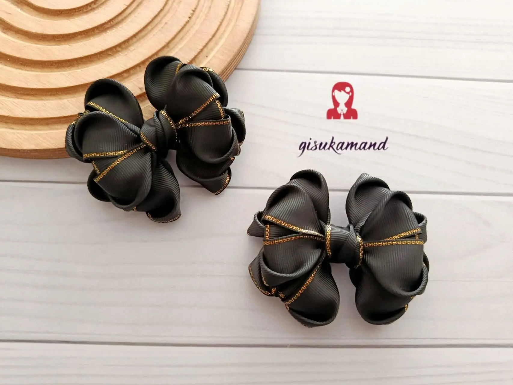 گلسر پفکی تمام لب زری مشکی😍