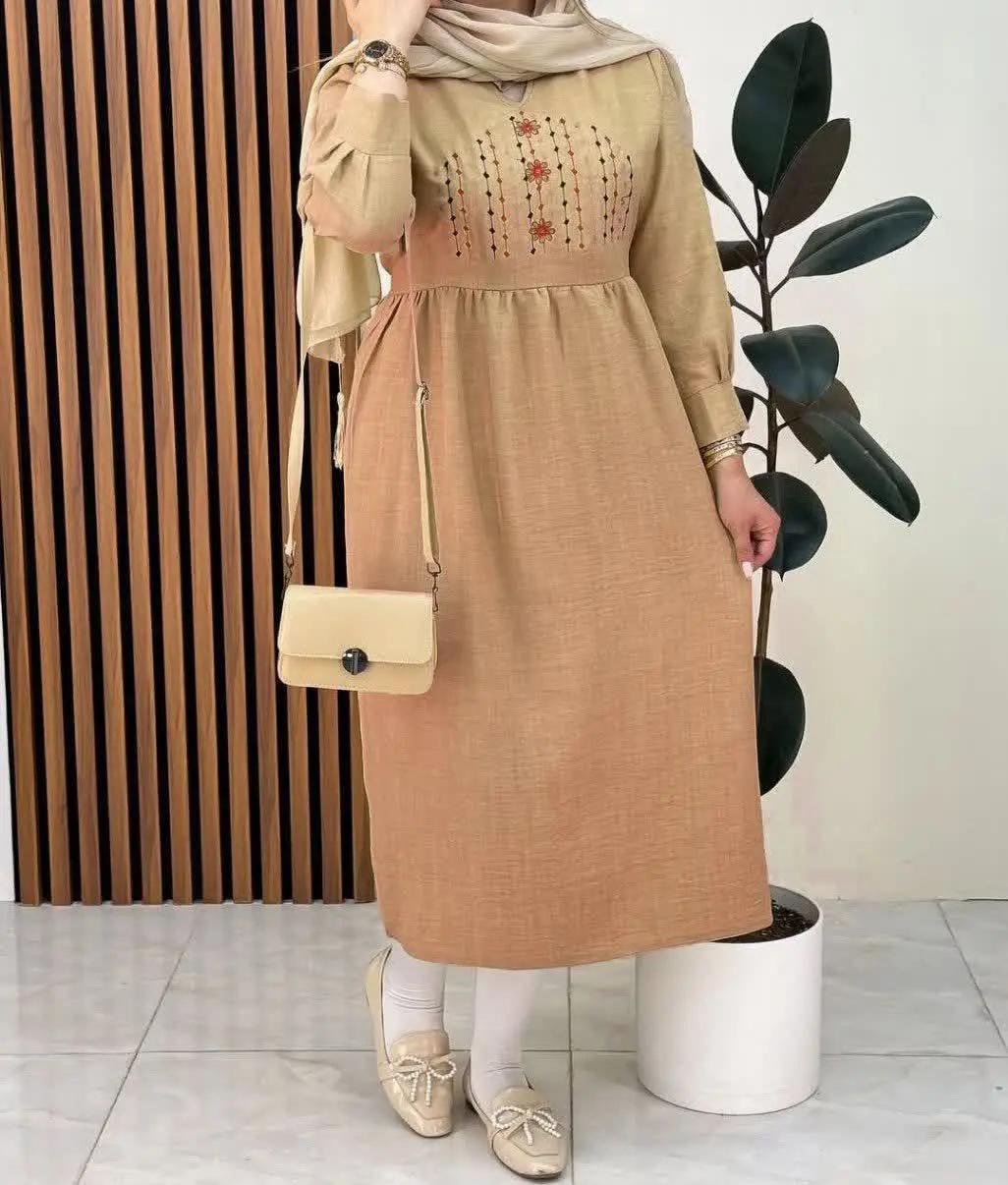 هوا گرم شده و فصل فصله لباسهای رنگی و خنکه😍یمدل ماکسی مانتویی آوردم براتون با گلدوزی عالی، کمر کار بصورت رندوم کمربند متصل داره❌ و حتی میتونید با کمربند‌های خودتون ستش کنید✅
