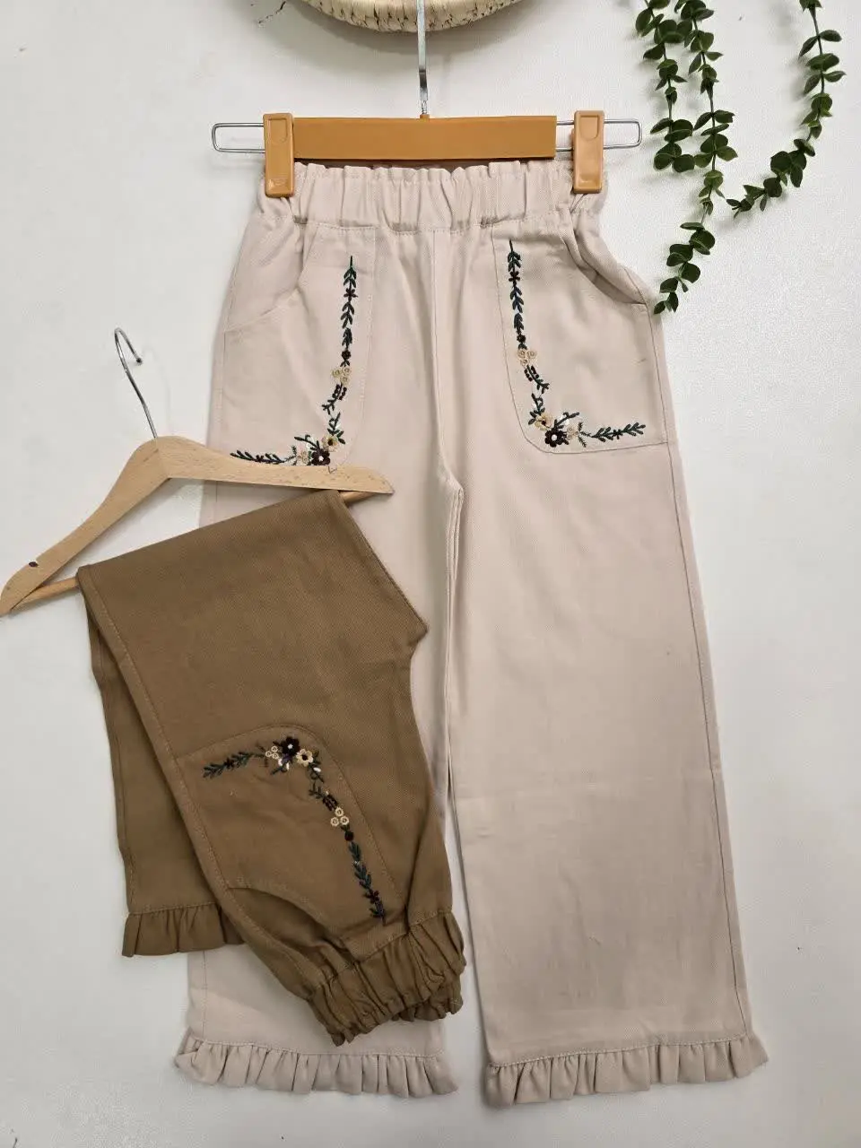 خیلی منتظر بودم تا تولیدی شارژش کنه😍😍آخرین پارتشو براتون موجود کردم اگه دنبال شلوار خنک و راحتی از دستش نده👌
