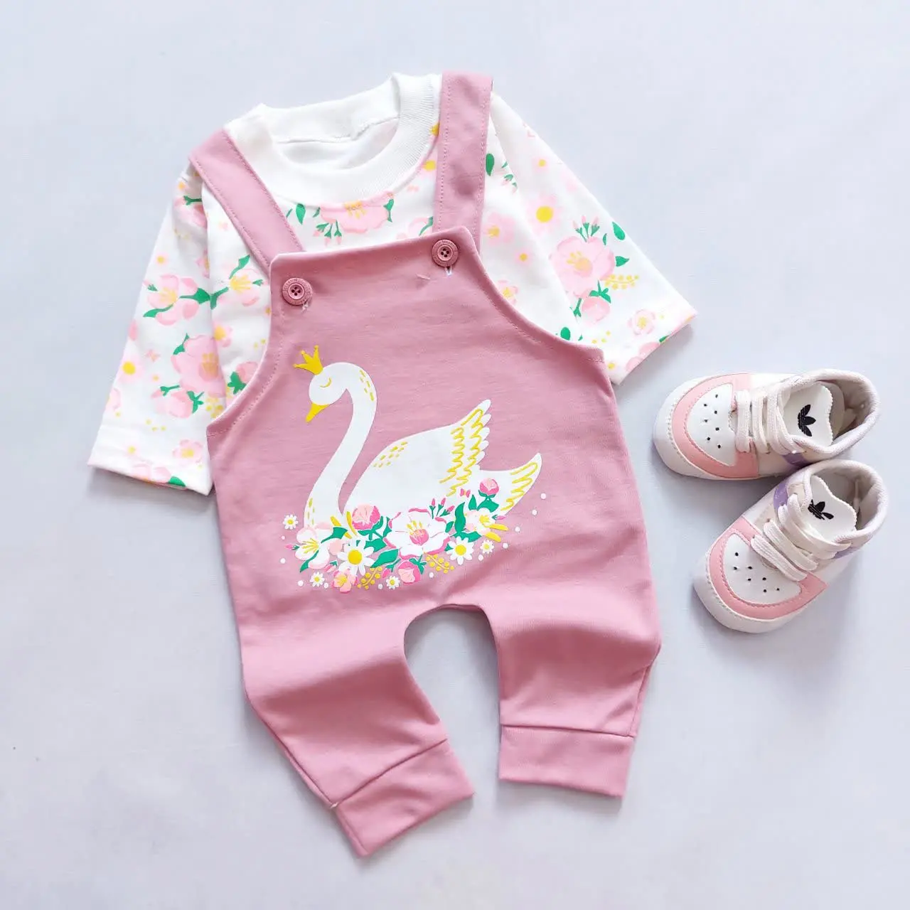 دو تیکه پیشبندی قو 🦢
