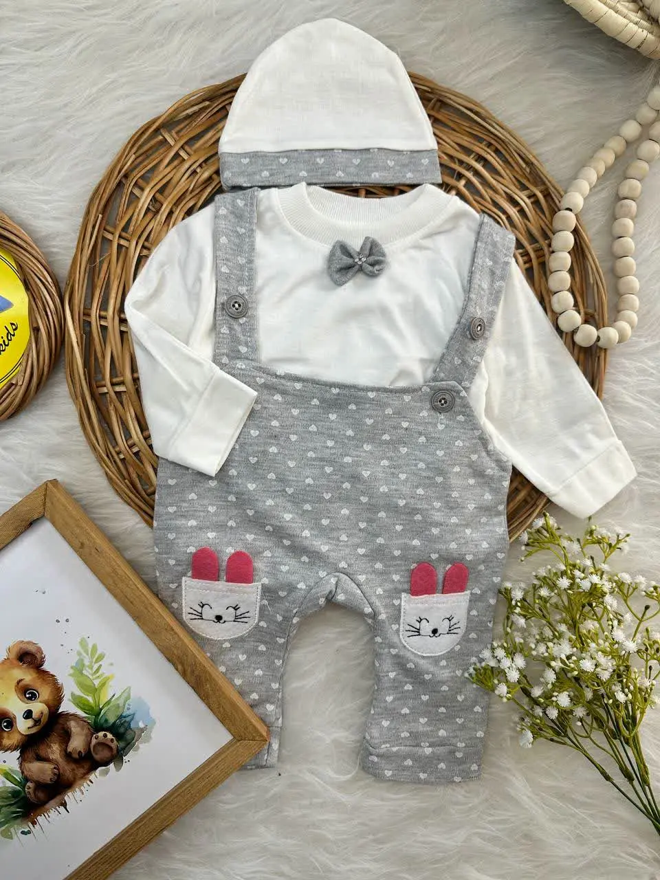 سرهمی پیشبندی طرح خالدار قلبی دو جیب خرگوش نوزادی و کودک کد ۱۱۲۰۹۸ 
