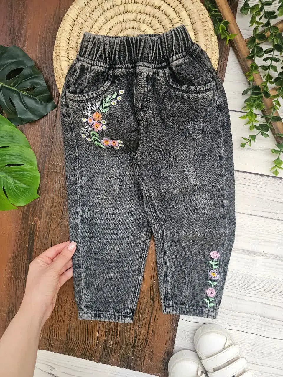 شلوار دخترانه شکوفه‌های رنگی
