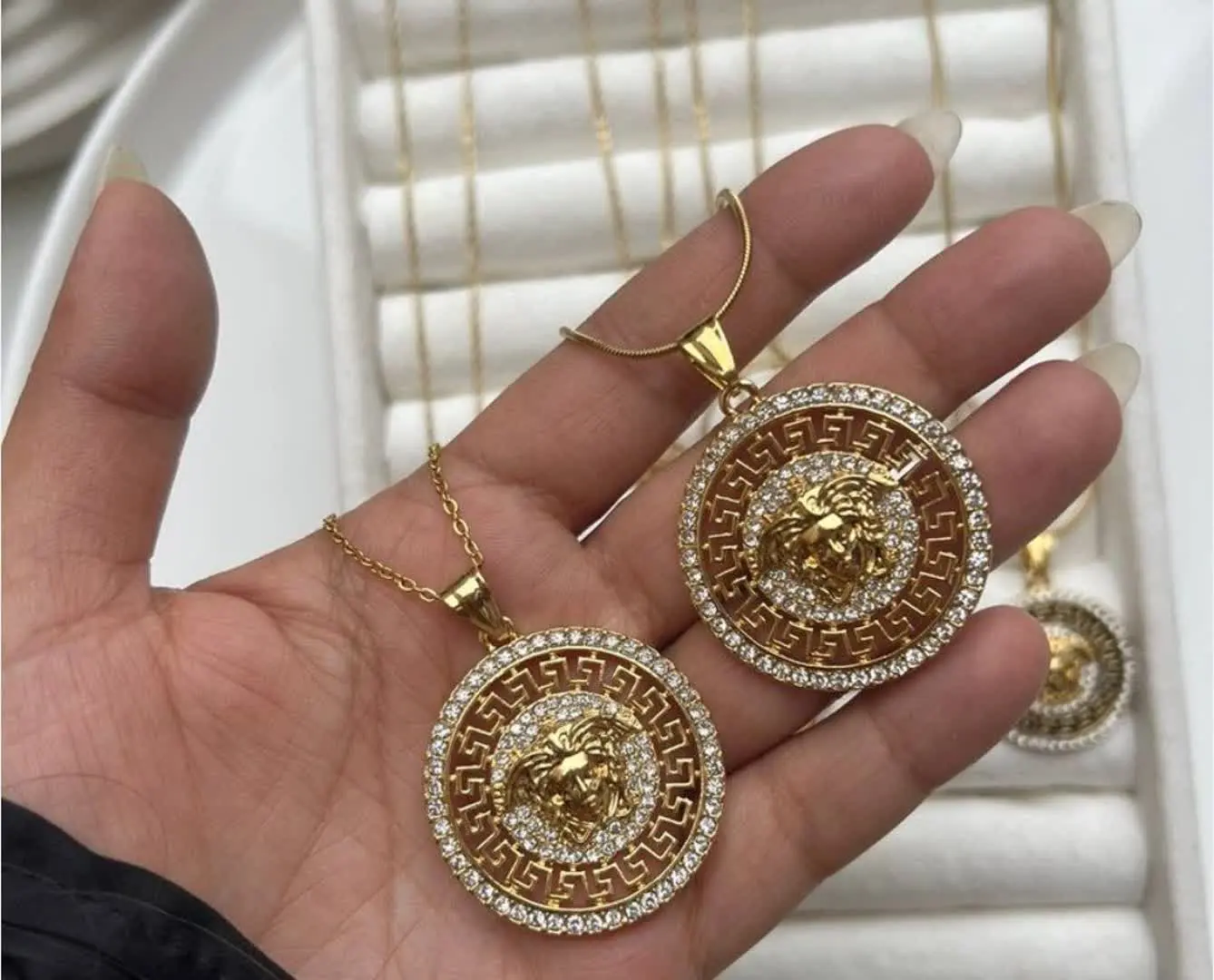 💍گردنبند ورساچ نگین کاری شده 🤗 
