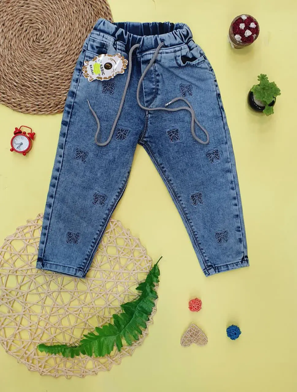 👖شلوار لی گلدوزی پاپیون 
