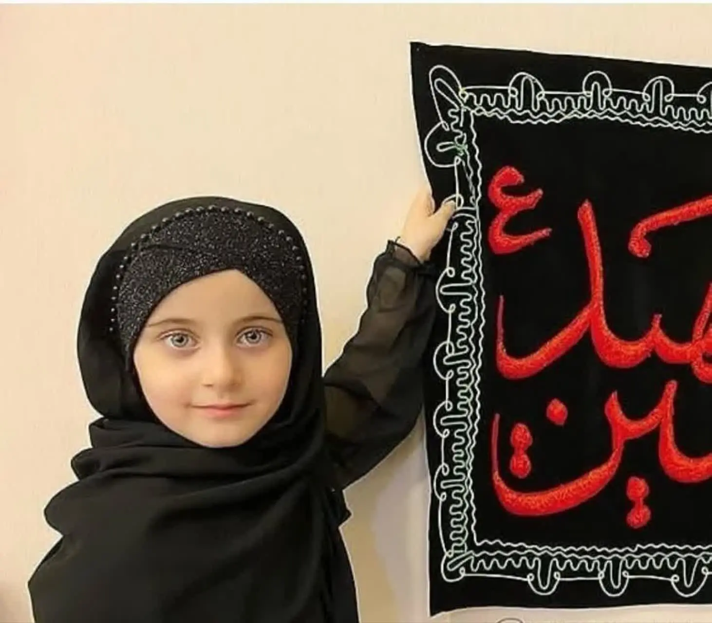 مدل ۱: هد دارای شکوفه و مروارید و ایستایی فوق العاده زیبا
