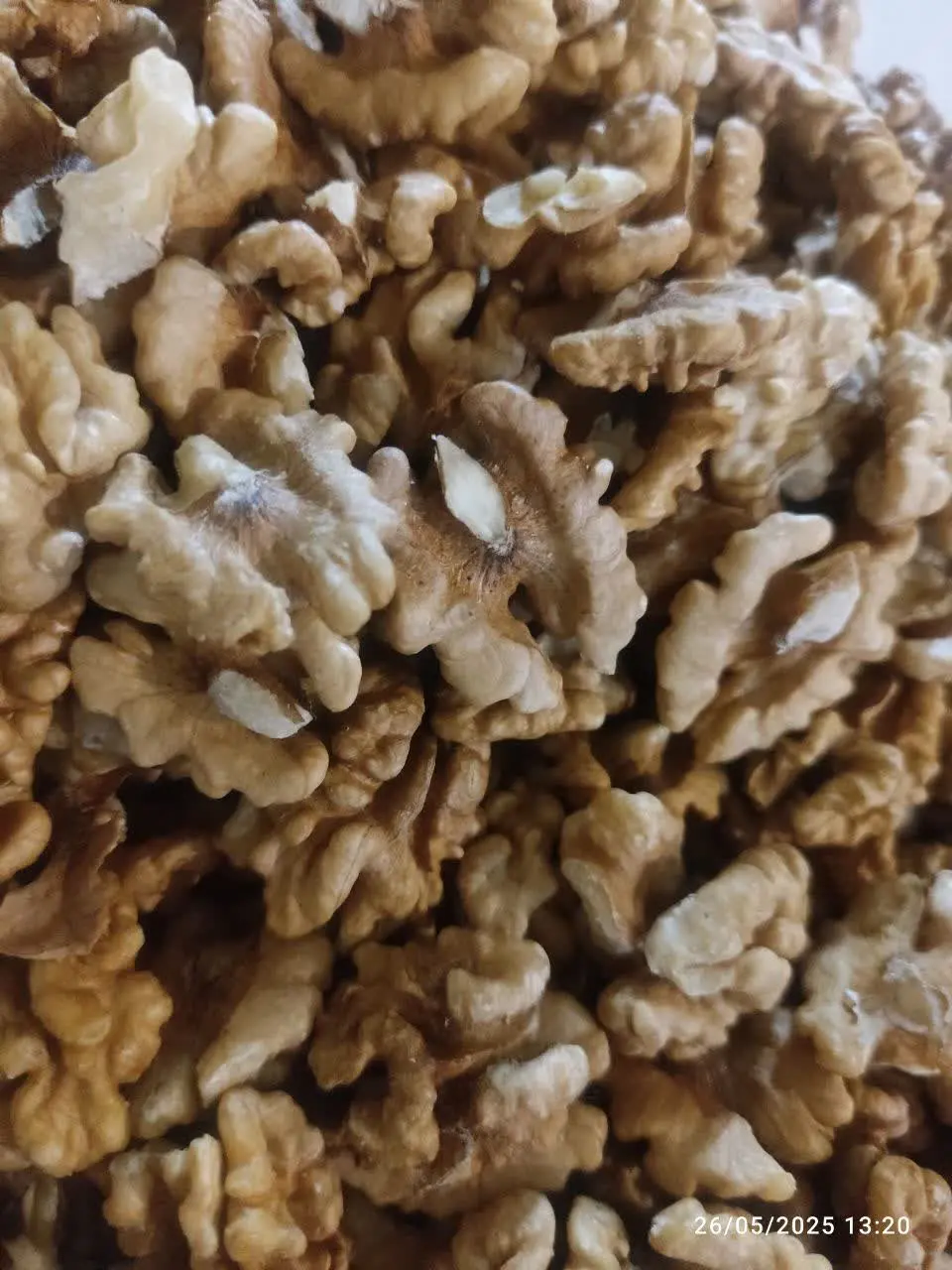 مغزگردوی سفید ایرانی لوکس …و بسیار عالی … درجه یک
