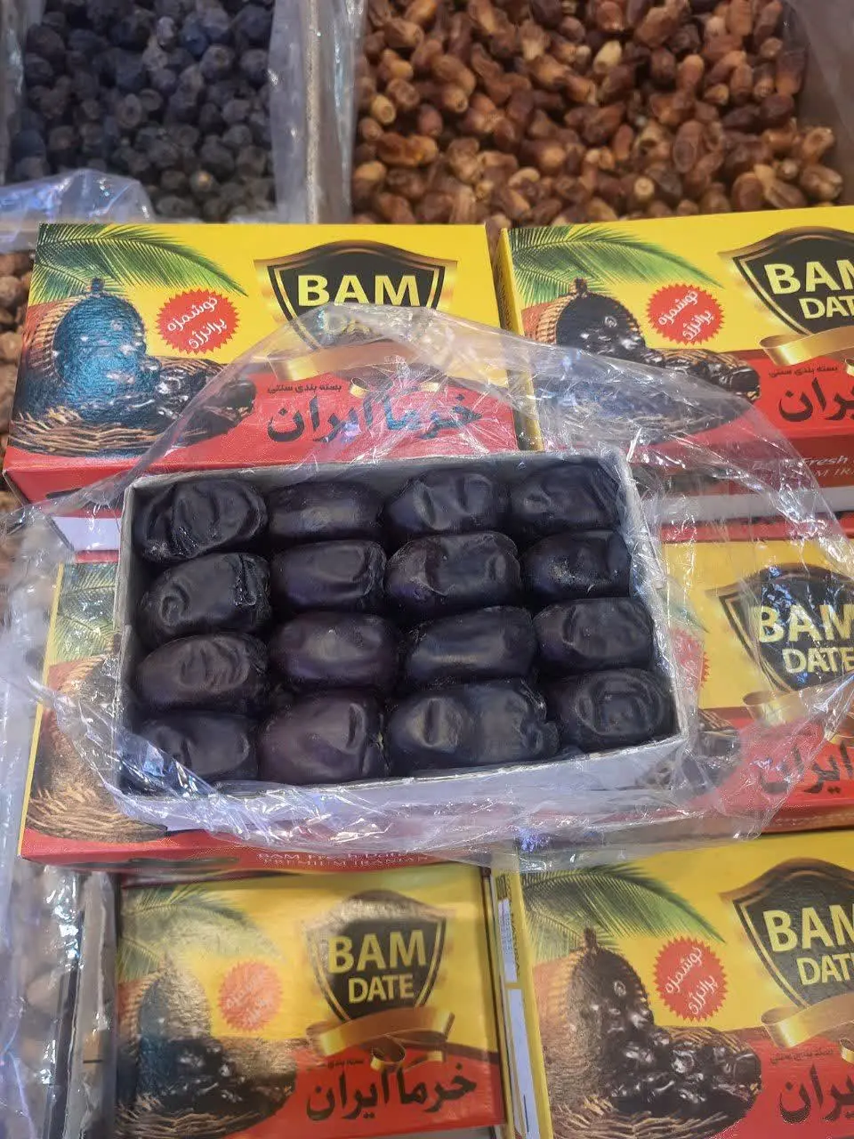 خرما مضافتی درجه یک 
