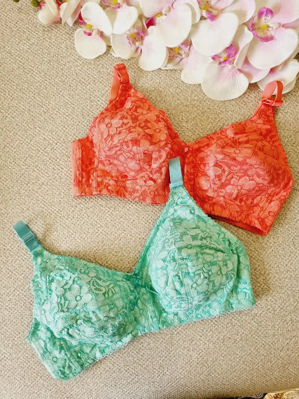 امروز اومدم با این سوتین مادام سایز بزرگ😍
