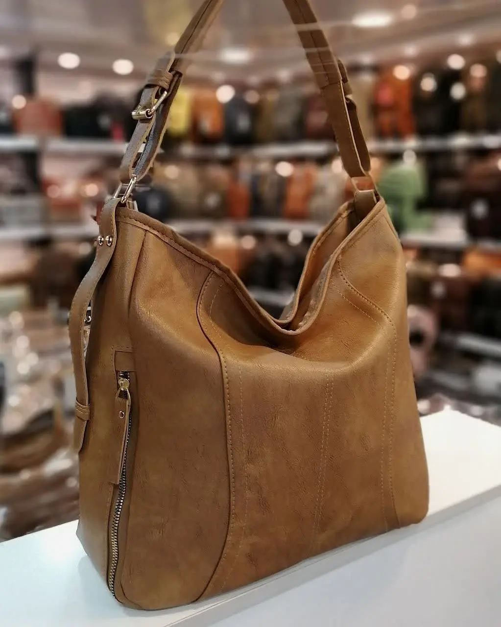 یک کیف خوشگل و سایز بزرگ که حسابی جادار و با کیفیته😍
