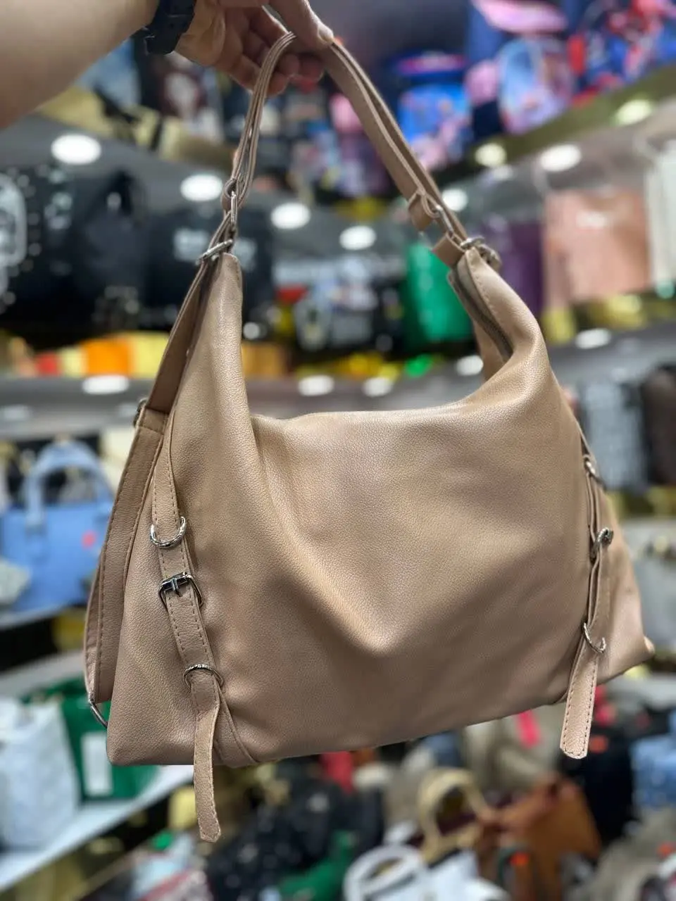 چرم شل سگک دار
