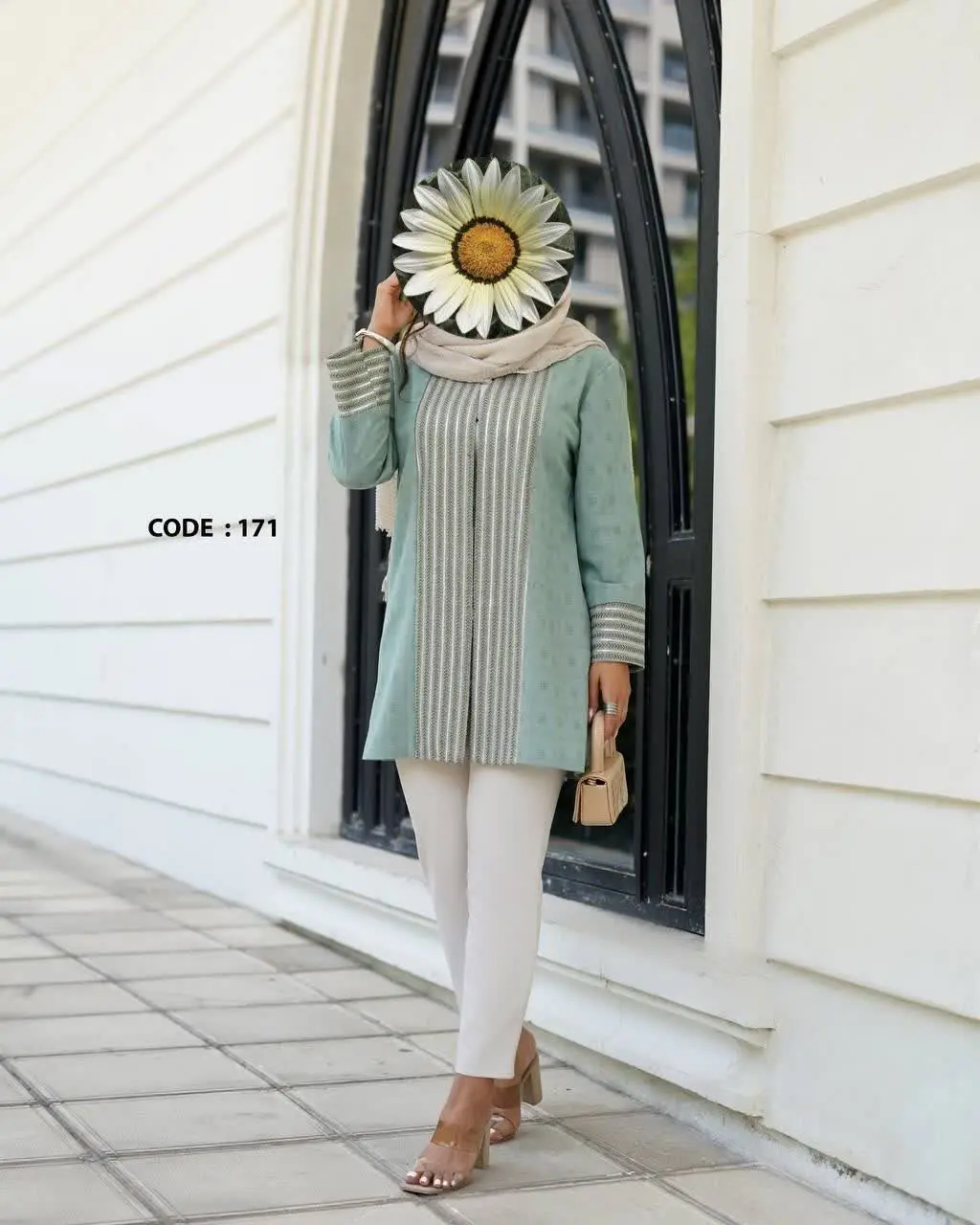 کد ۰۱۷۱: مانتو مجلسی - کاربردی 
