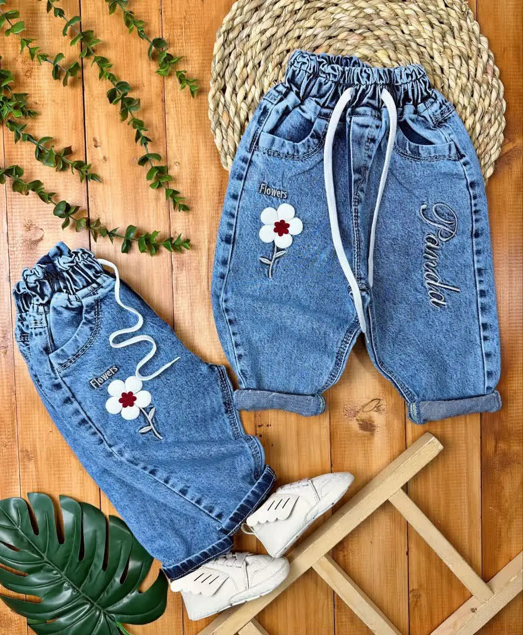 🧚 #شلوار‌جین مام دخترانه طرح گل برجسته
