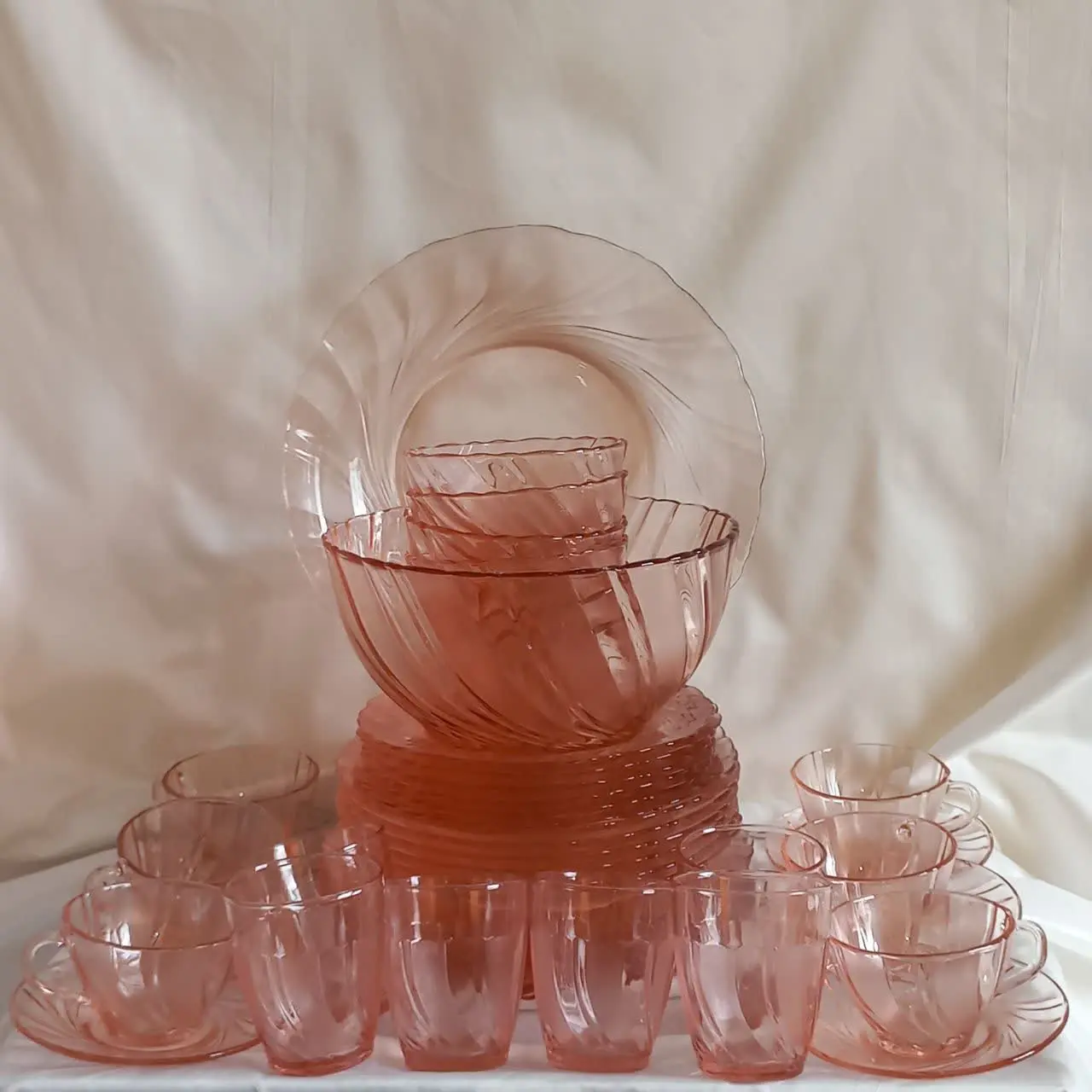 سرویس ۴۴پارچه صورتی پیچ 
