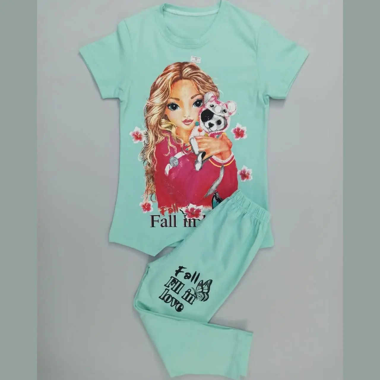 دسته‌بندی: تیشرت و شلوارک 
