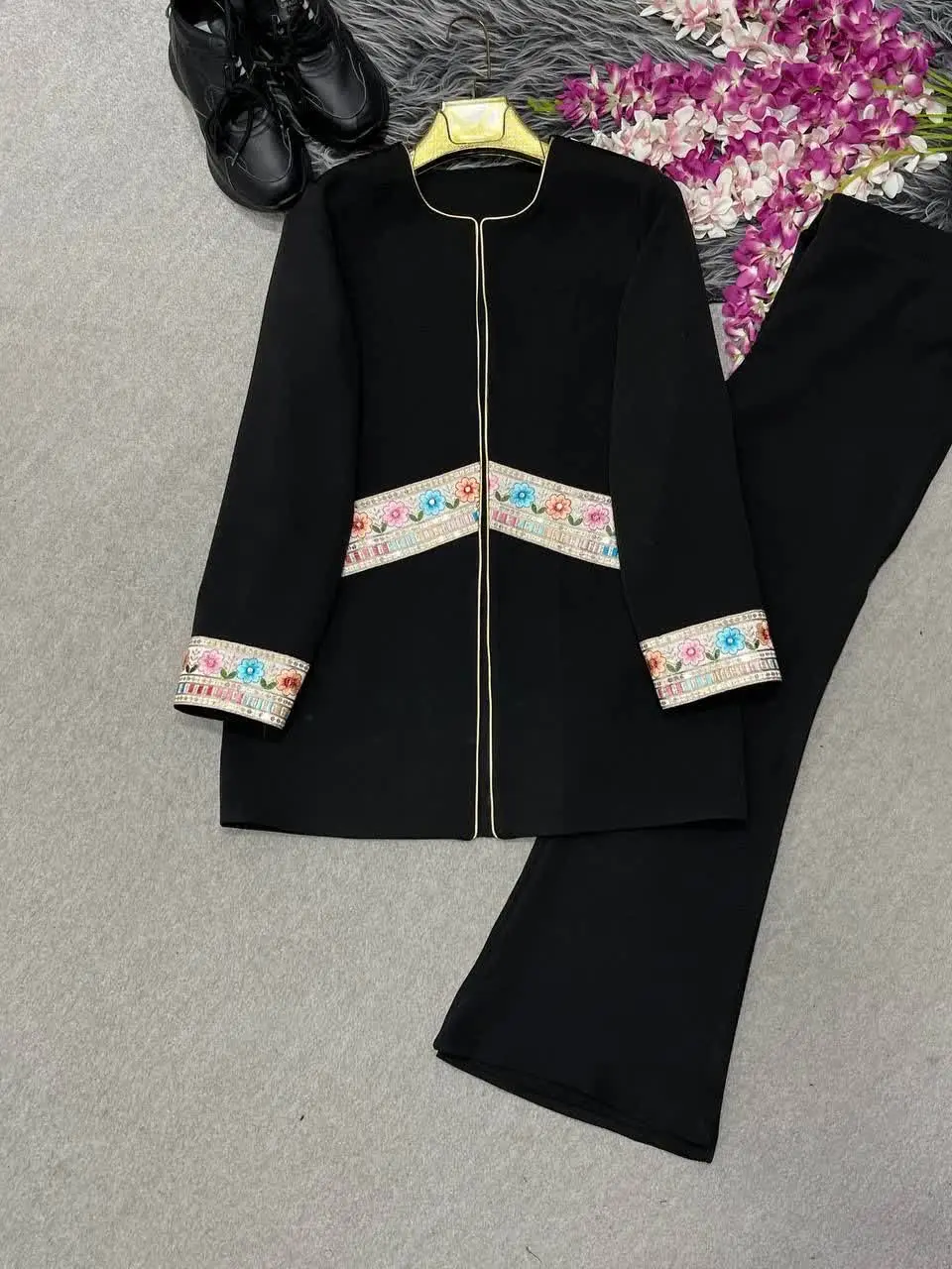 ☃️نام: کت شلوار گلبها
