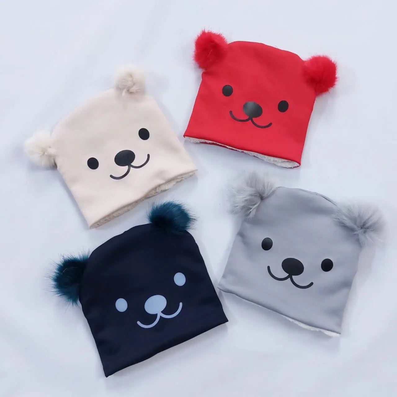 کلاه پوم دار چاپی
