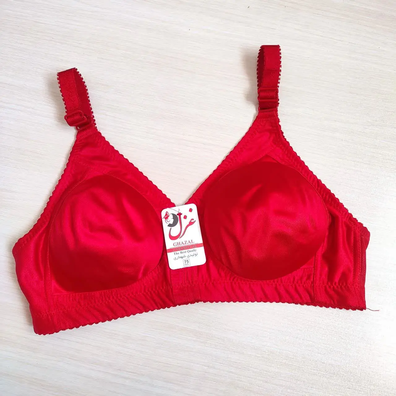 اون قسمتی که روی کش سوتین ف...