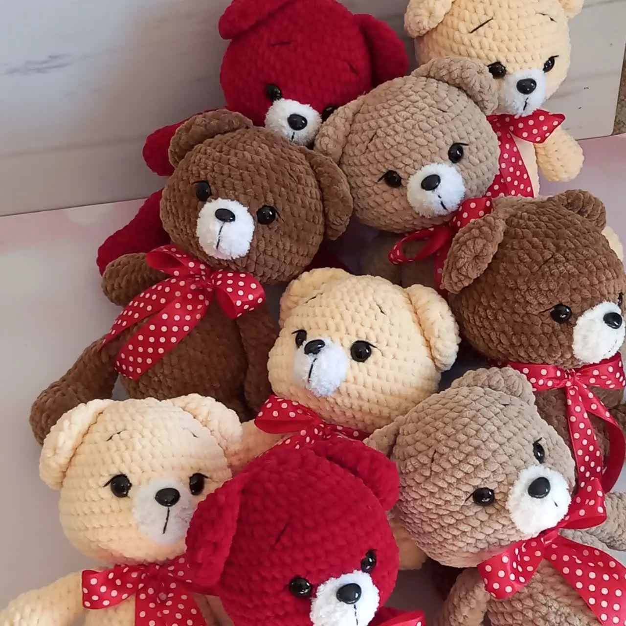 چقدر خوشگلن این خرس تپلیا🐻🐻‍❄️
