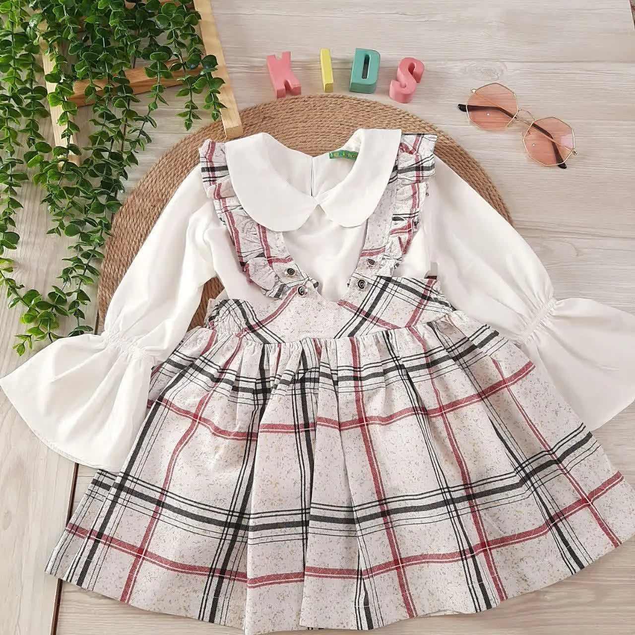 موجودی یک عدد رنگ سفید سایز ۵۰
