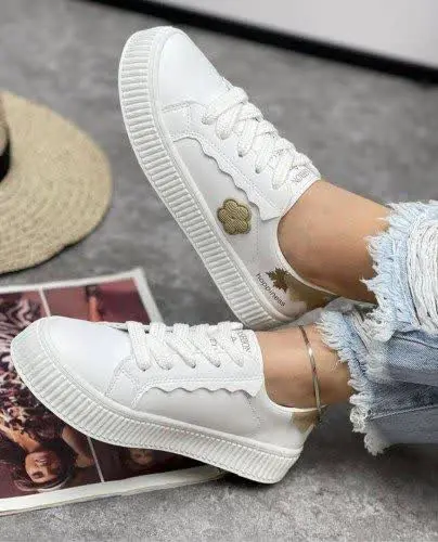 سفید با گلبرگ کرم مطابق عکس