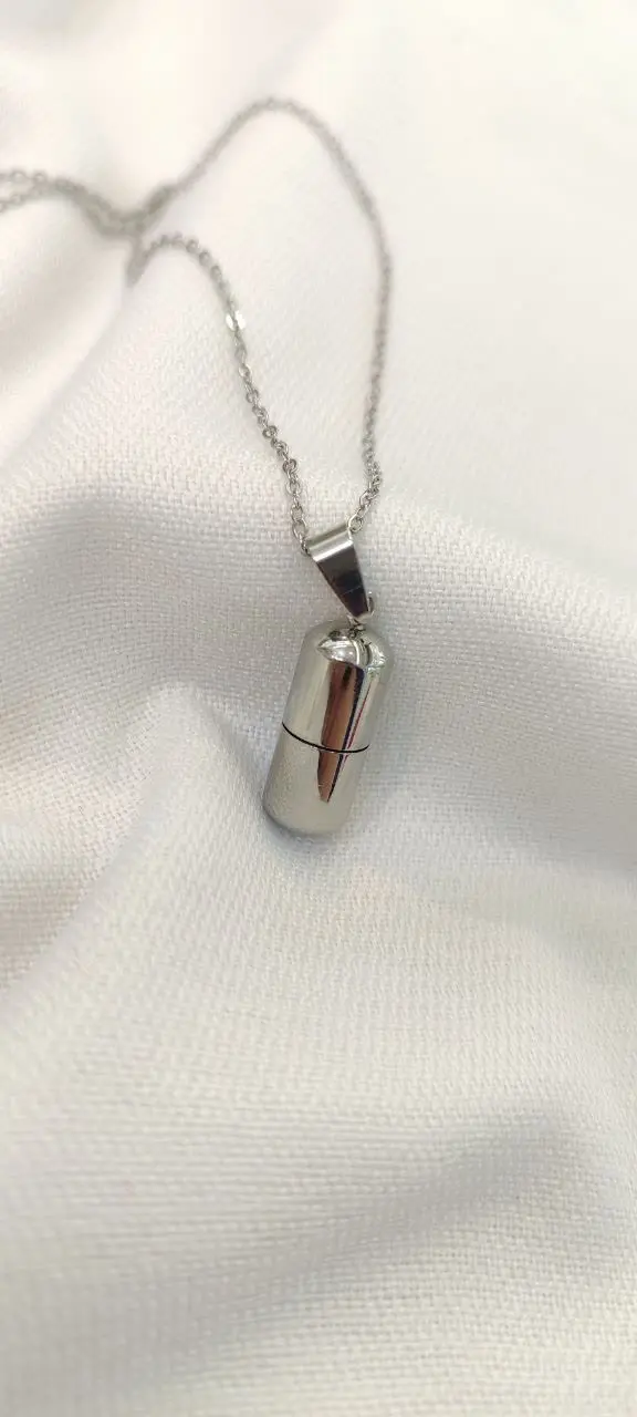 گردنبند کپسول بازشو 
