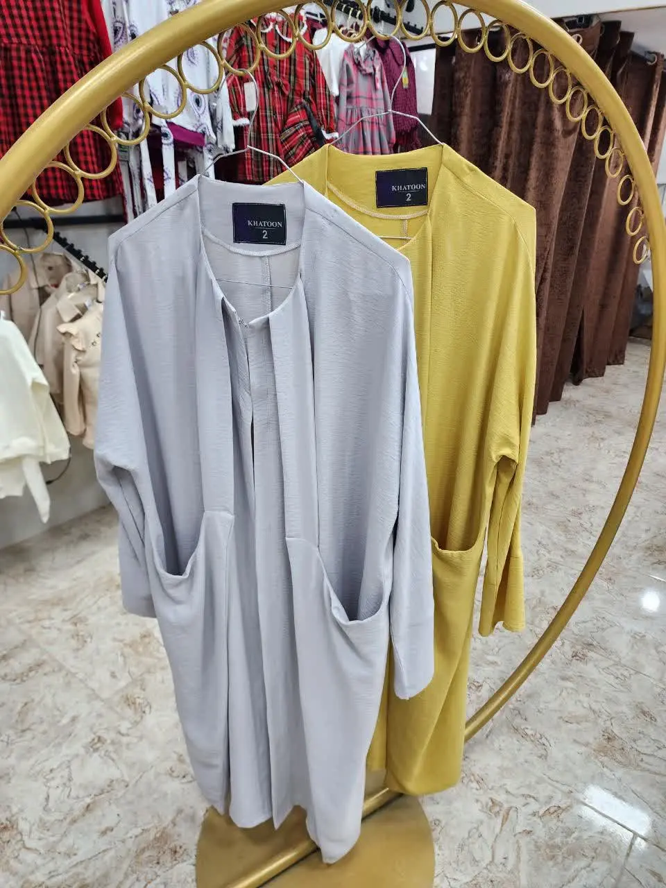 مانتو ابروبادی
