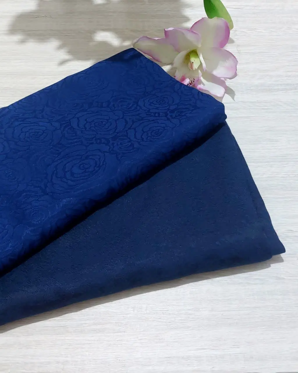 🟣روسری ژاکارد نخ دورو🌸 سرمه‌ای و کاربنی تیره
