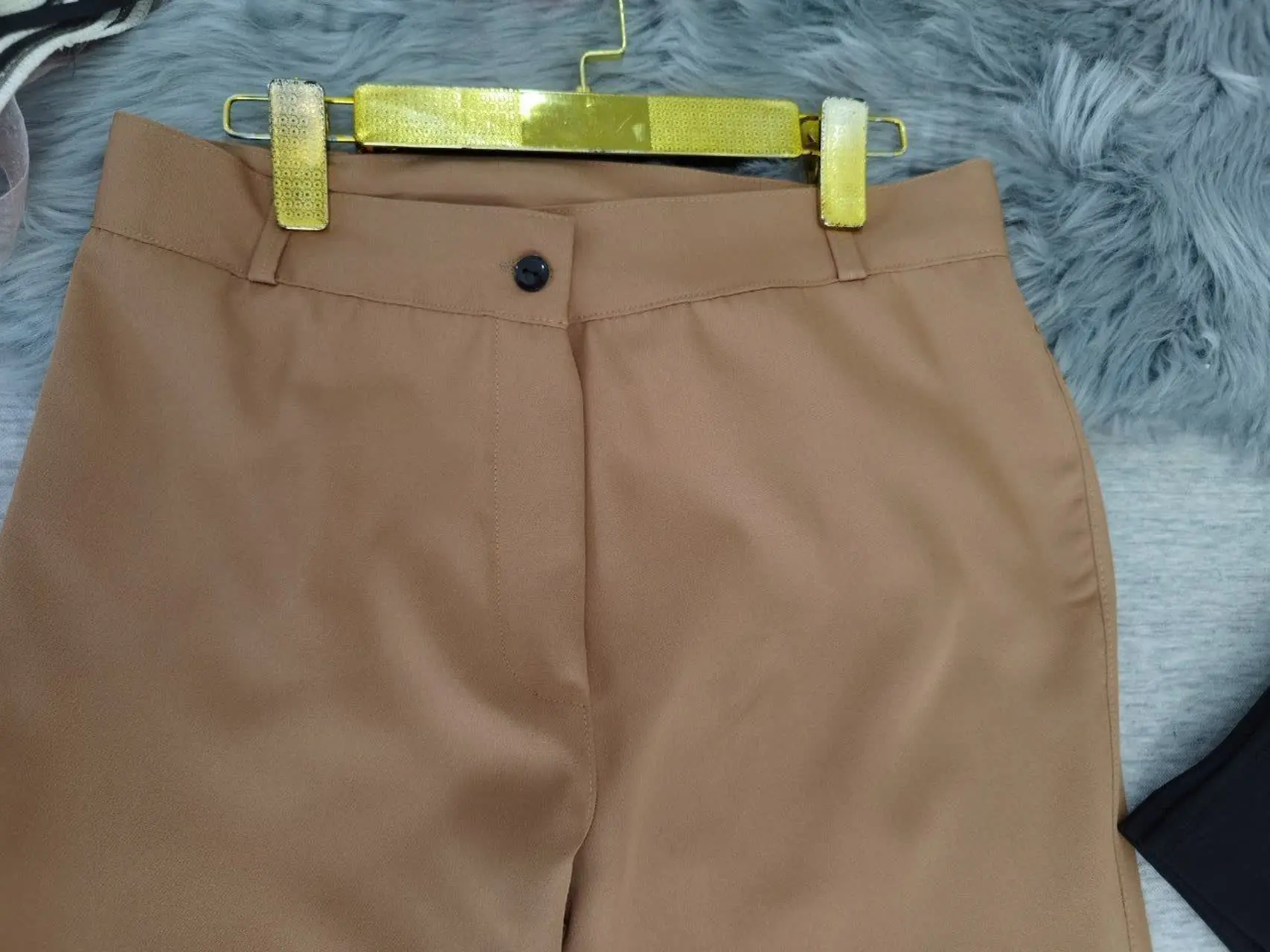 شلوار دمپا از اون مدلهایی ک با همه جور تیپی ست میشه و هر خانمی با پوشیدنش خوش اندام و عالی میشه 
