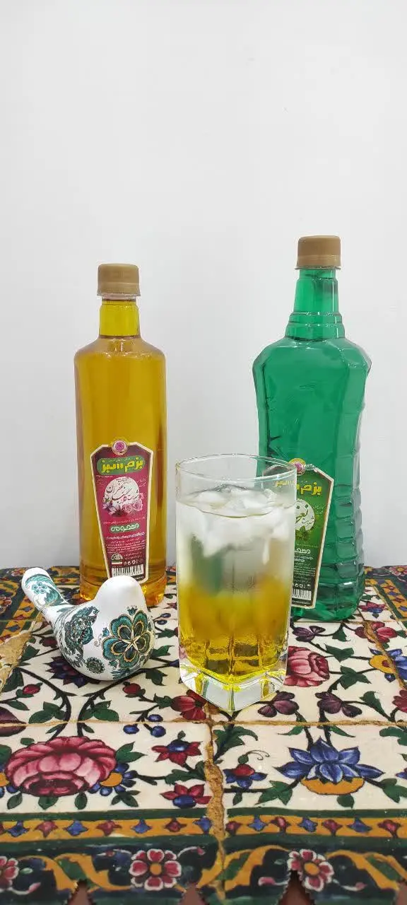 تو این روزهای گرم یک خانم کدبانو حتما با یک لیوان شربت خوشمزه و مقرون به صرفه به استقبال آقای خونه می‌ره
