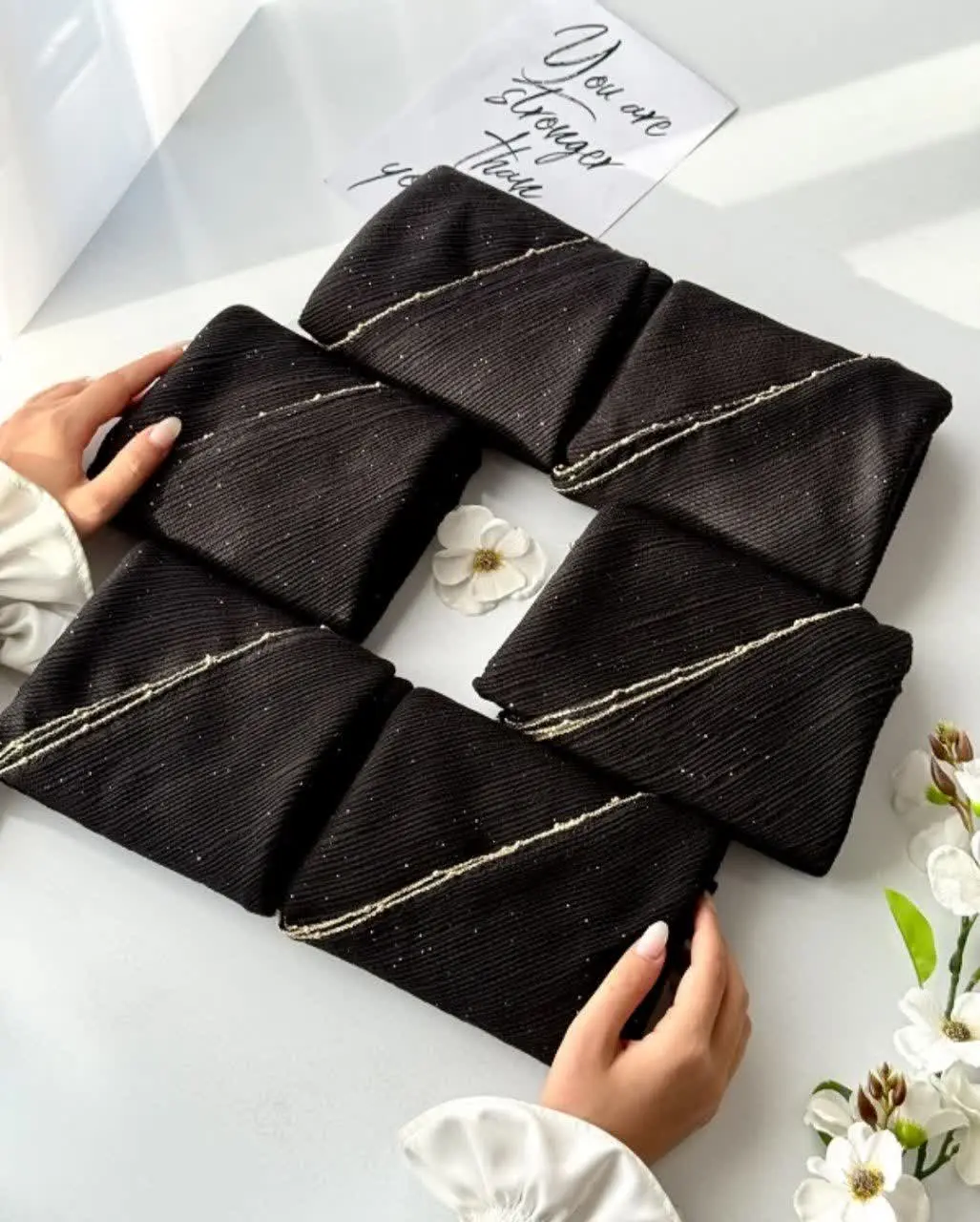 شال مشکی دور زنجیری 
