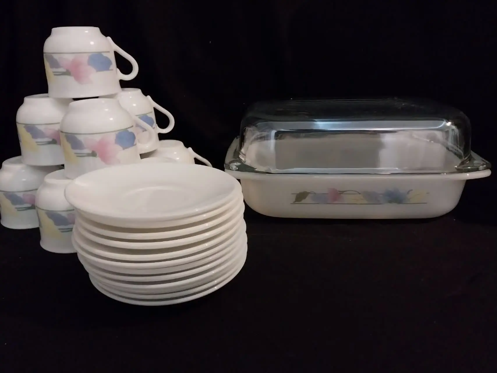 ۹عدد فنجون نعلبکی فلو ر ۱میلیونو۲۵۰هزار 
