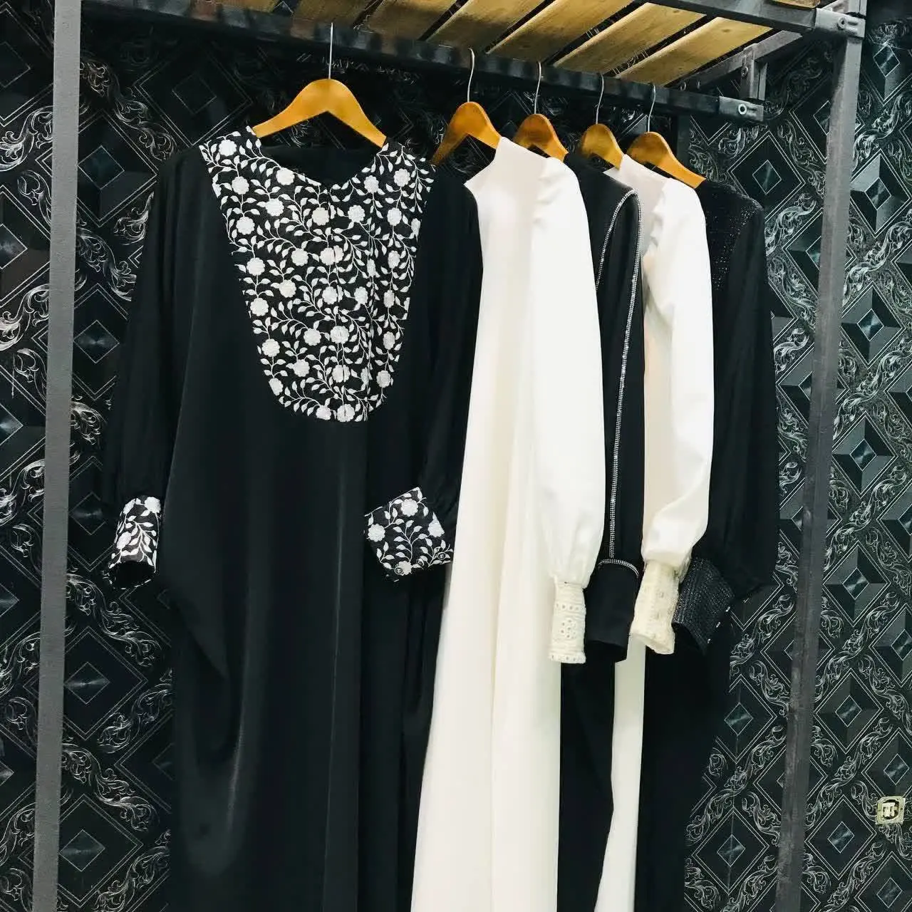 ثمینا با جنس پارچه کرپ الیزه 💐
