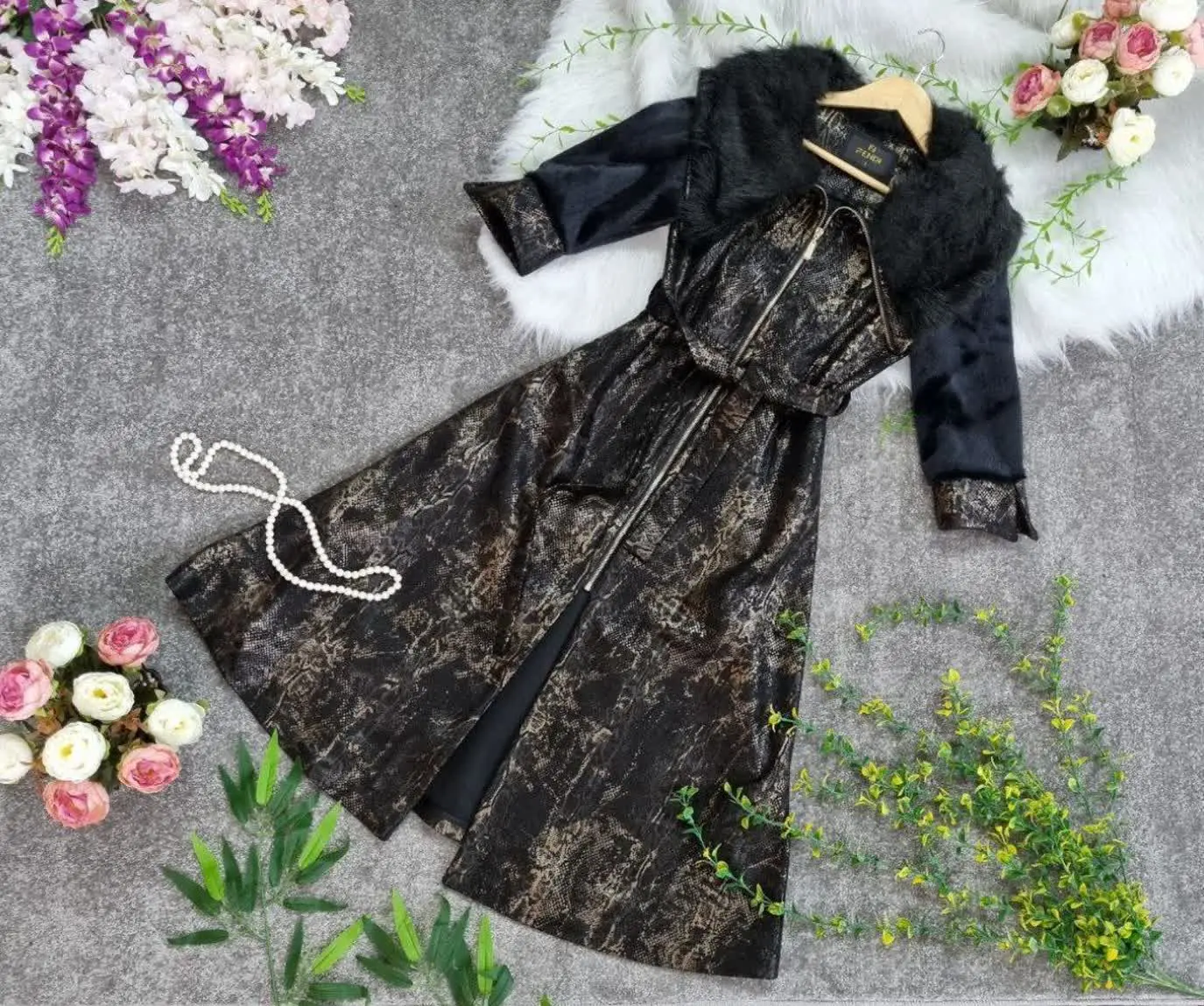 پالتو یقه خز
