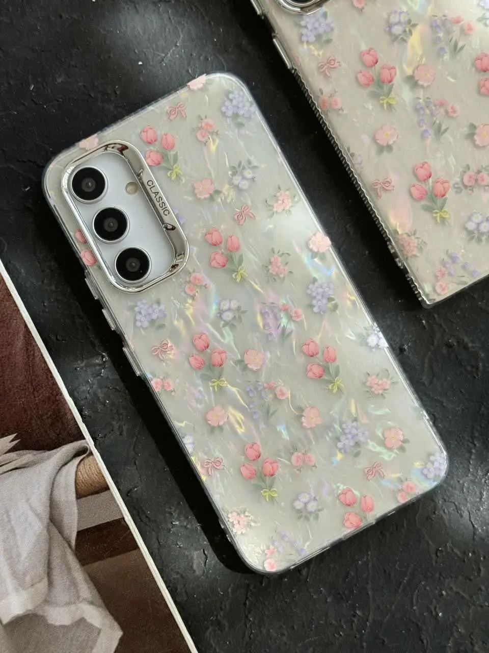 📱مدل قاب: قاب ماربل یخی گل ریز کلاسیک مخصوص انواع #سامسونگ #شیائومی و #آیفون 
