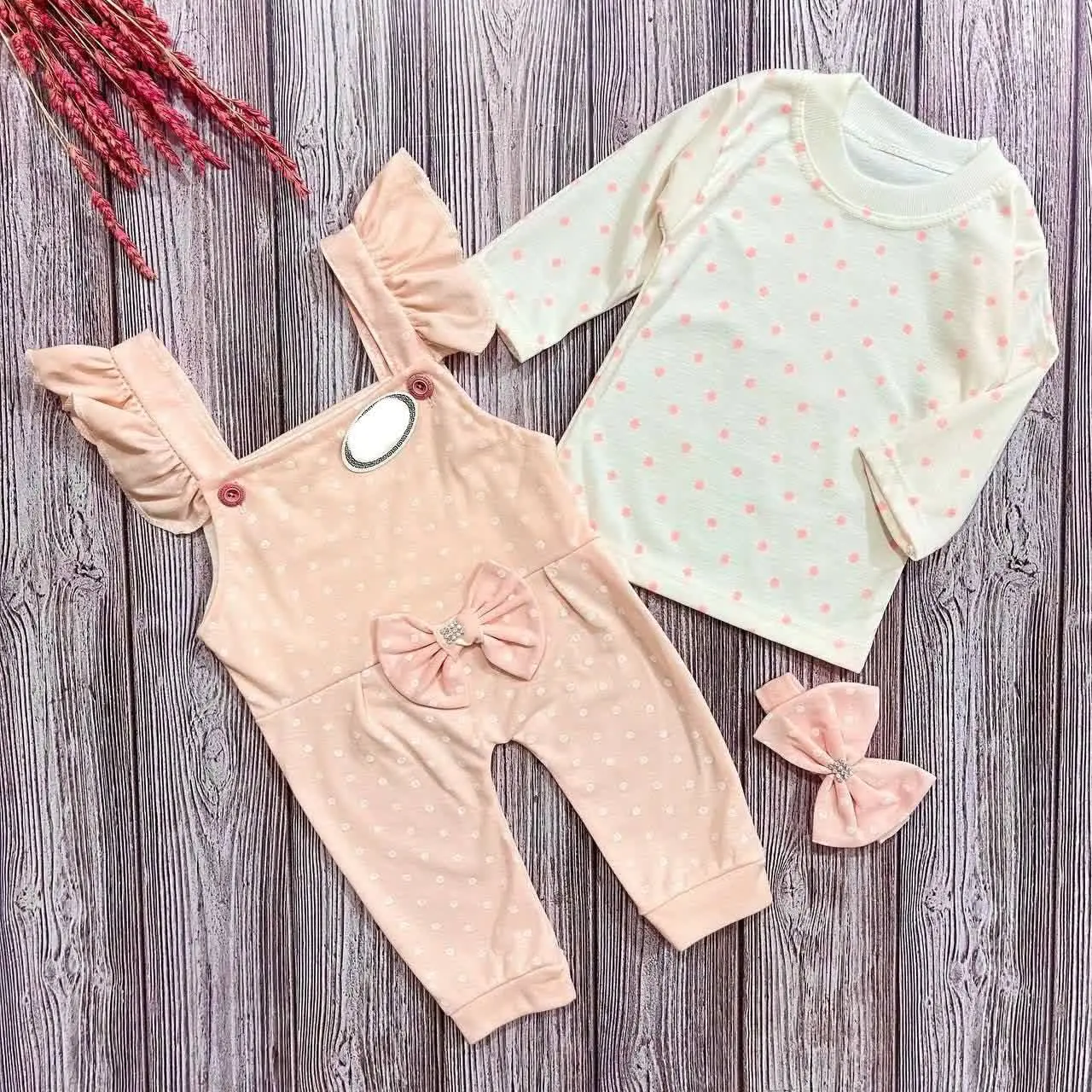 شامل: بلوز، پیشبندی، هدبند