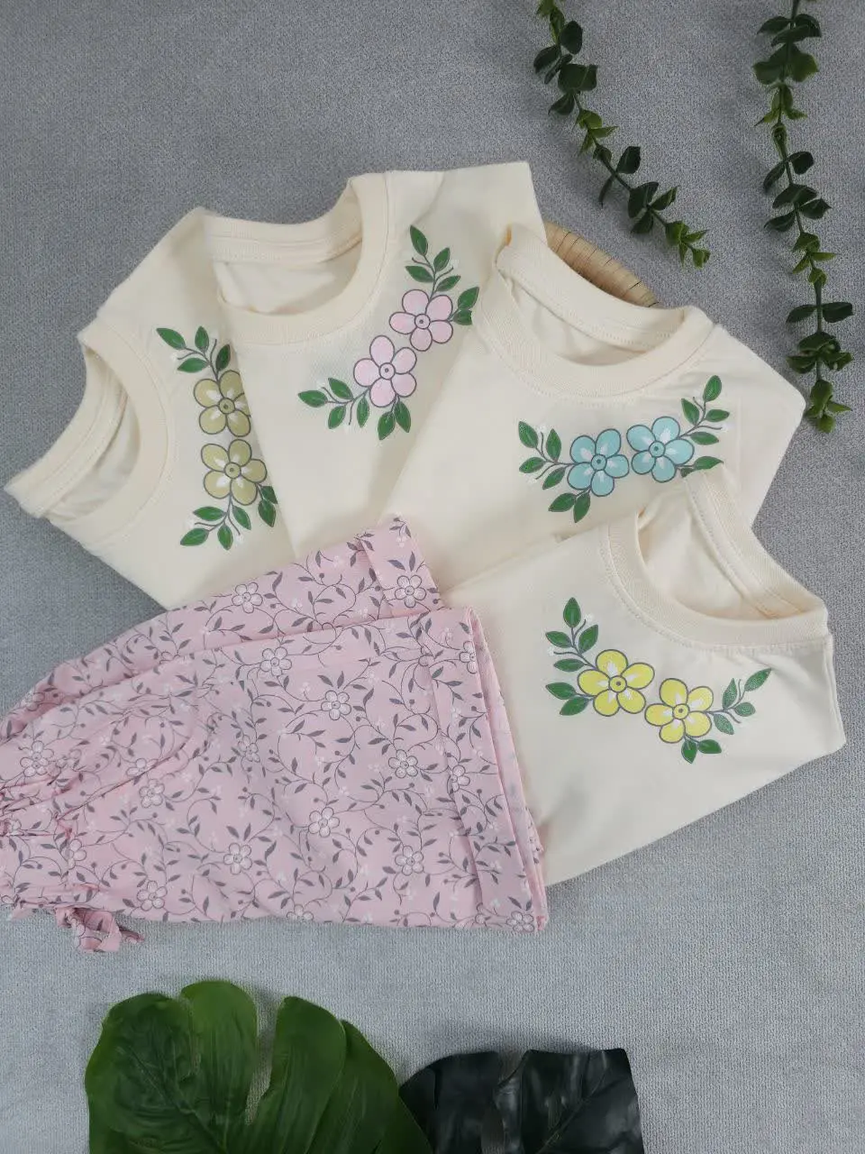 کراپ شلوارک شکوفه
