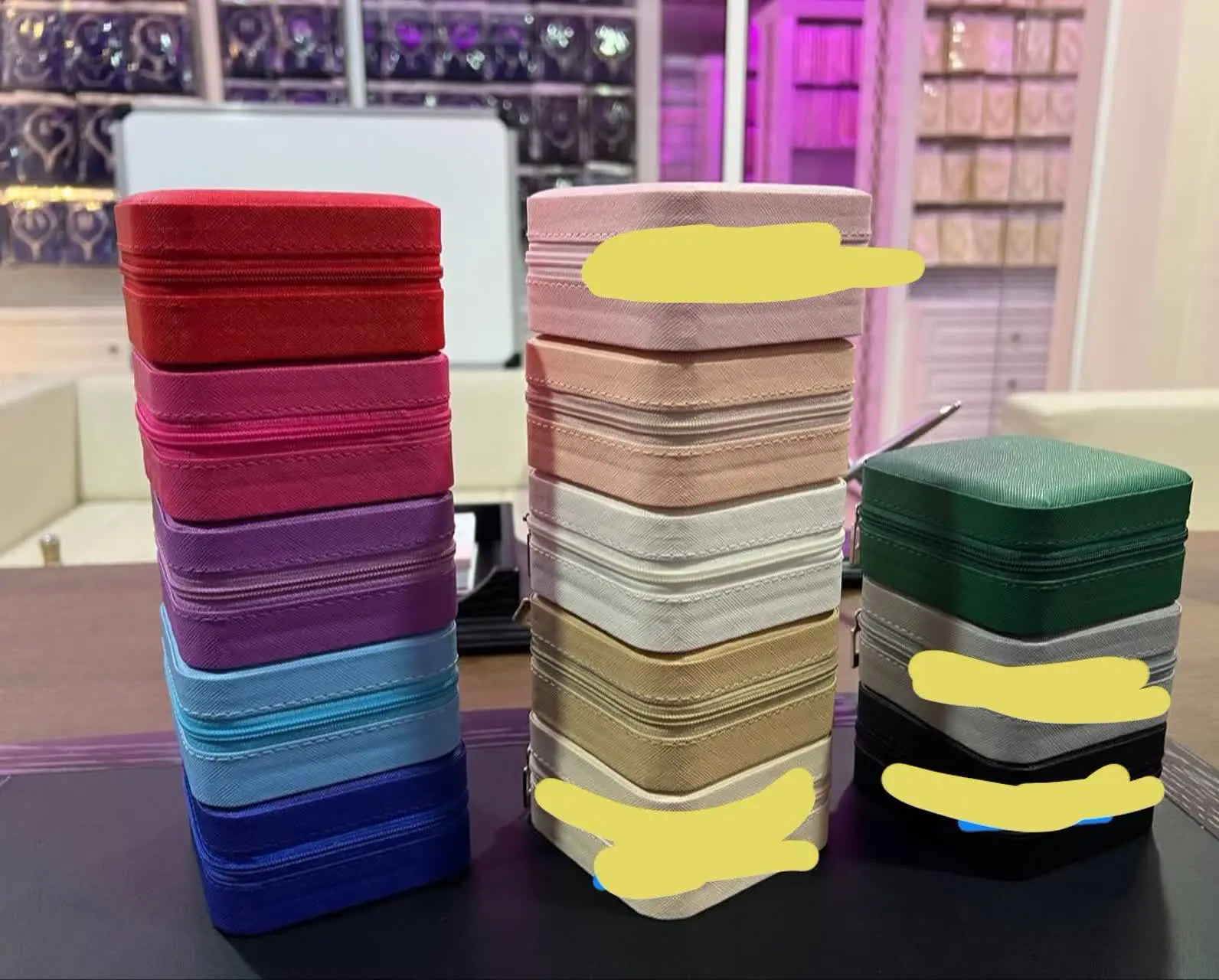 زیورآلاتت رو تو جعبه نگهداری کن
