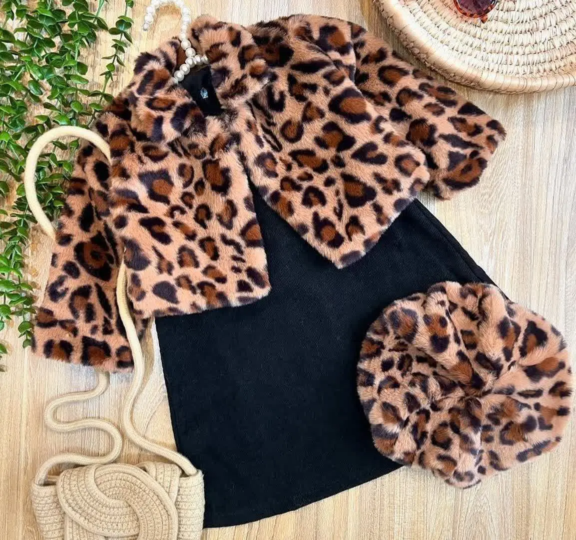 (کت و سارافون و کلاه)