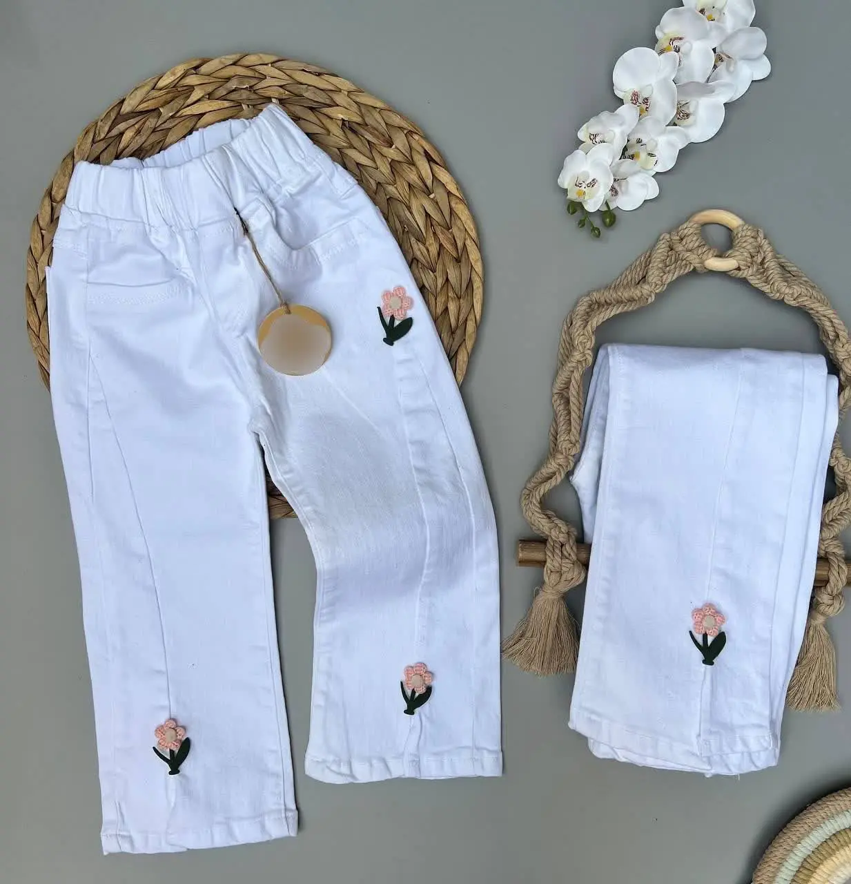 اگه یک شلوار لوکس واسه دخترت لازم داری که باهاش استایل دخترتوبسازی 
