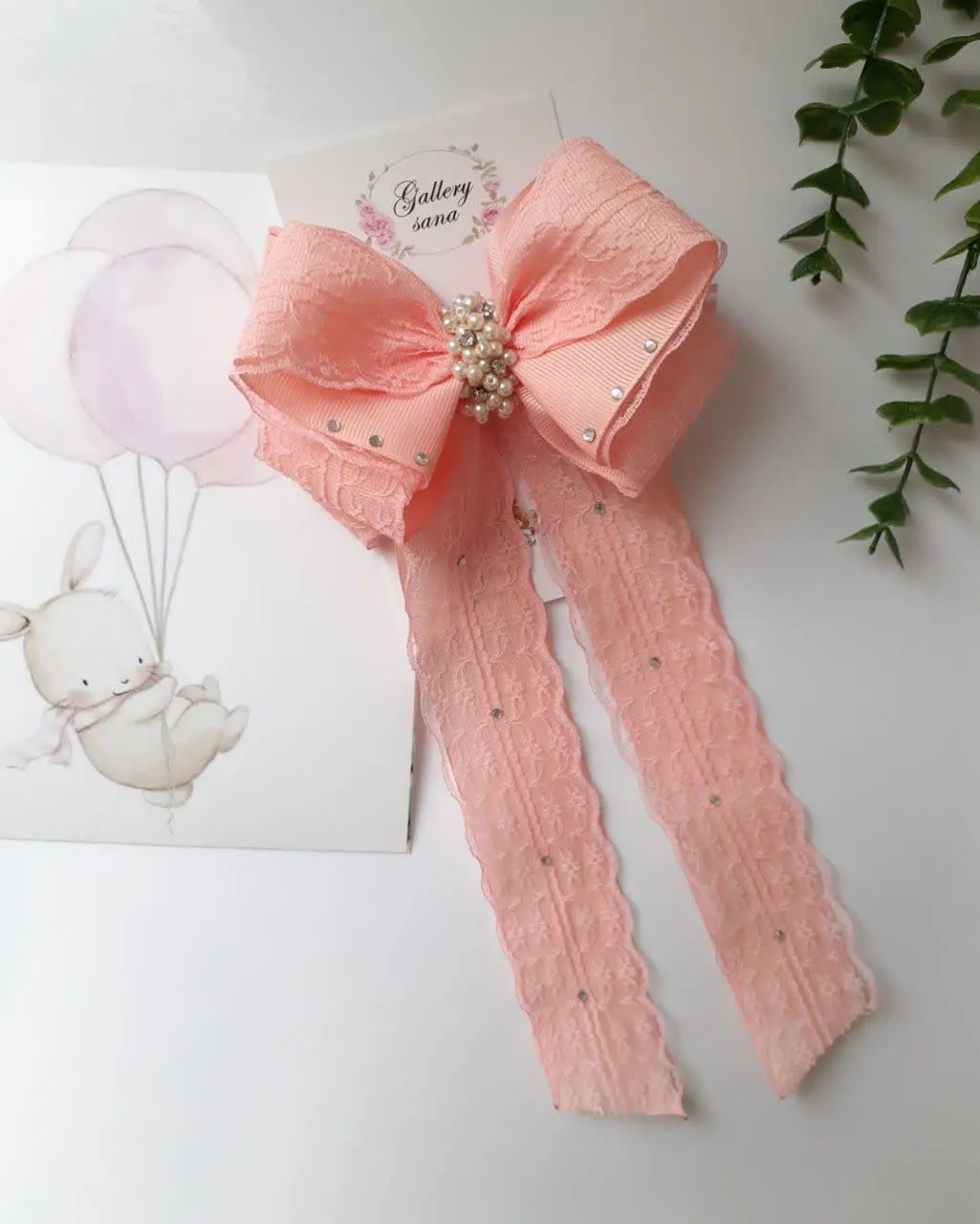 اولین پاپیون با رنگ سال، گل‌بهی روشن
