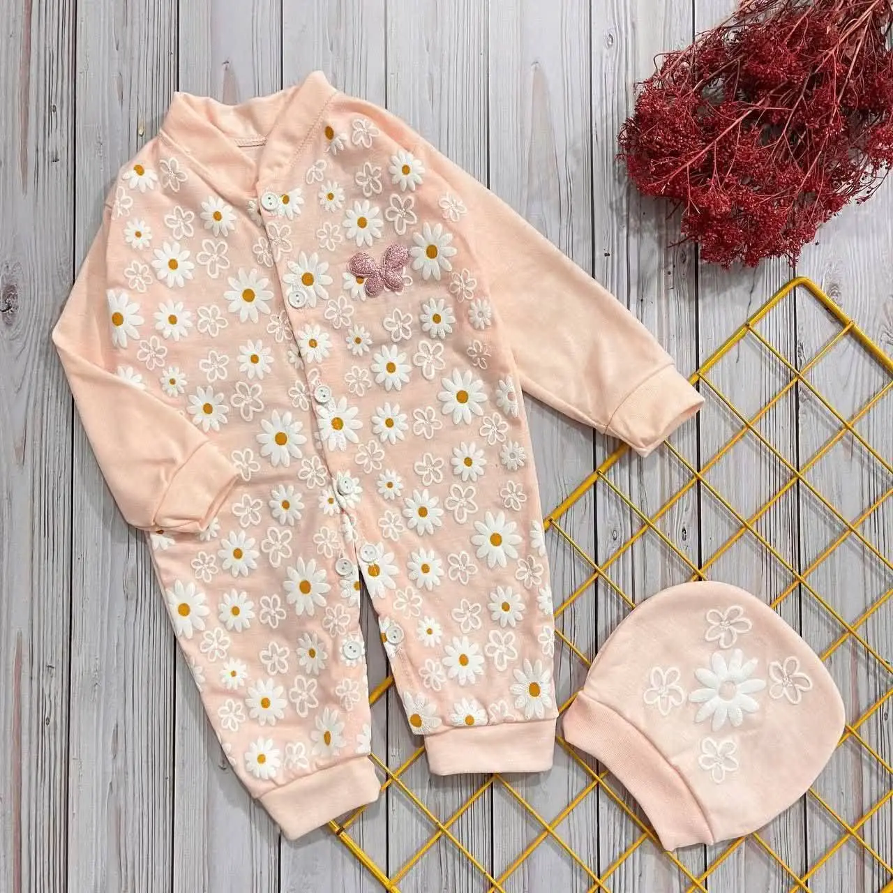 سرهمی و کلاه طرح بابونه نی نی 😍😍😍
