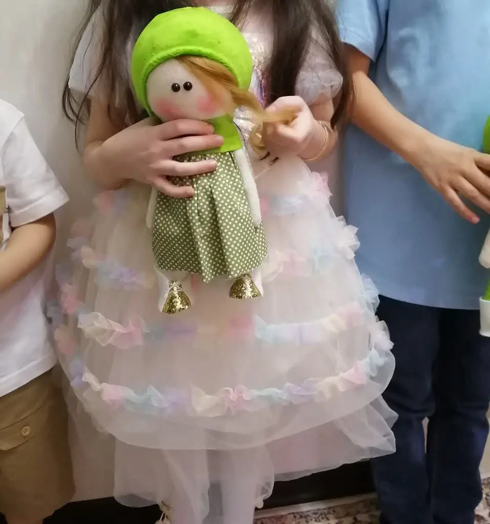 عروسک روسی زیبا
