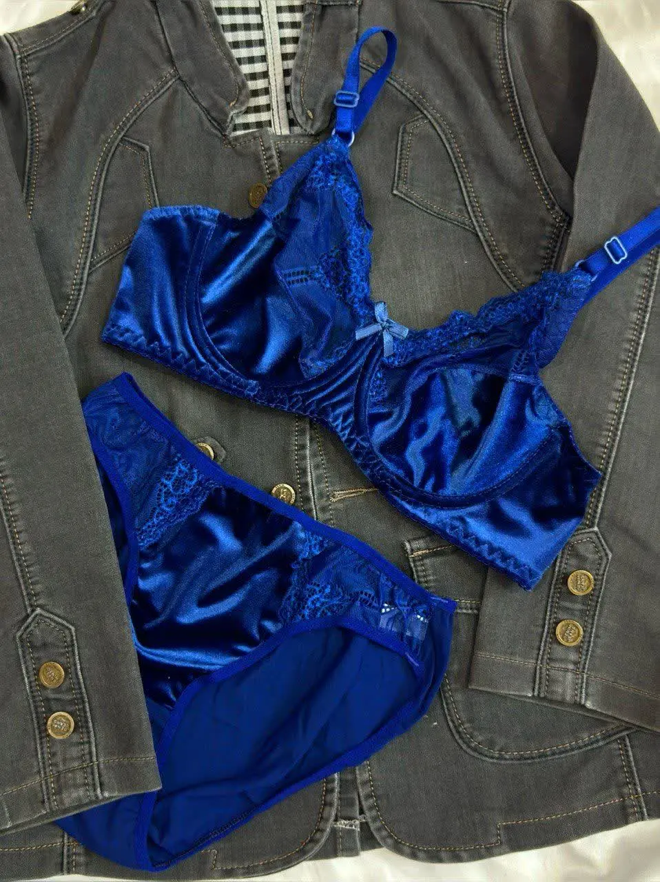 🌺ست مخمل اروپایی سورمه‌ای 
