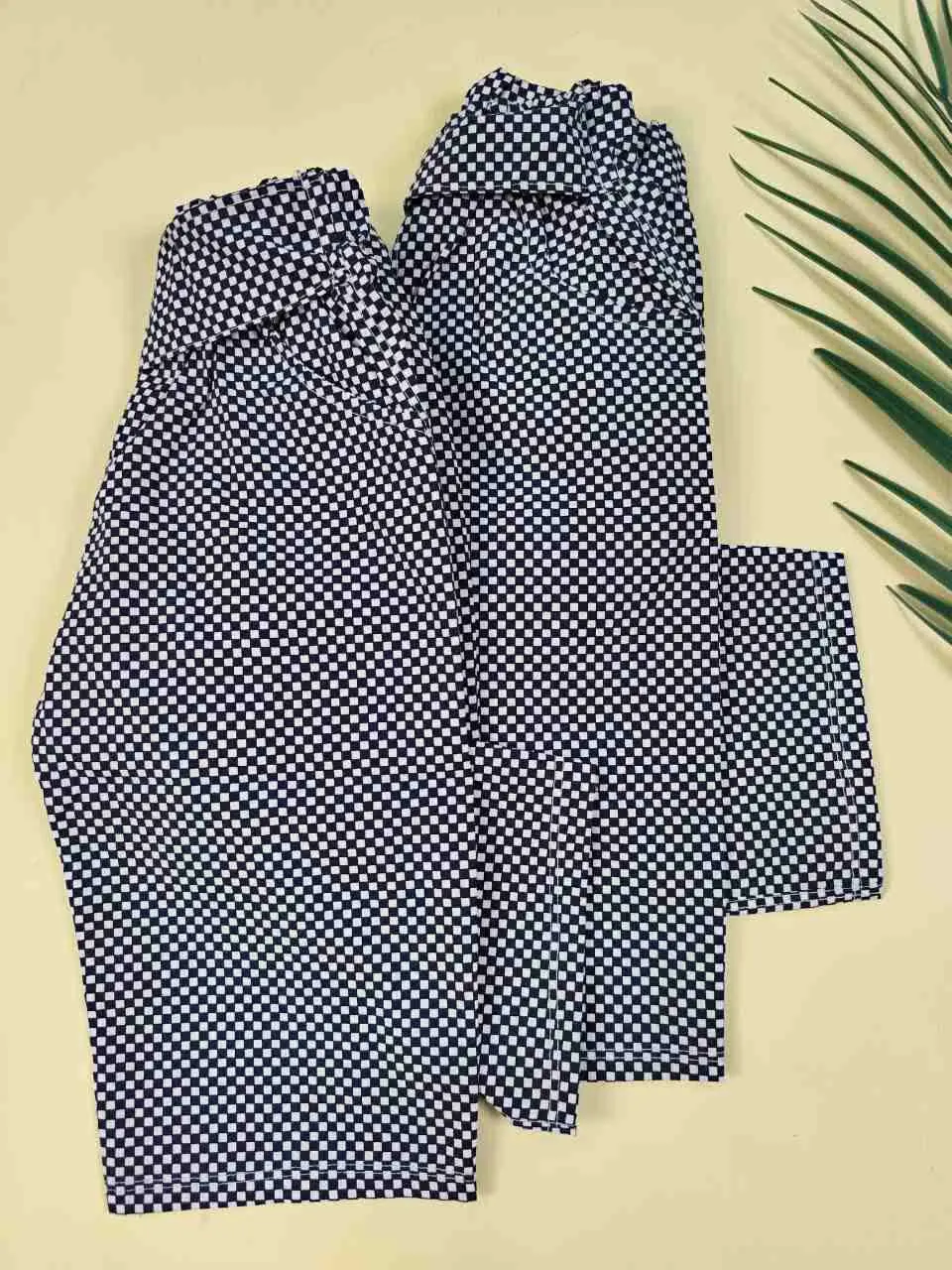 شلوارک شطرنجی 
