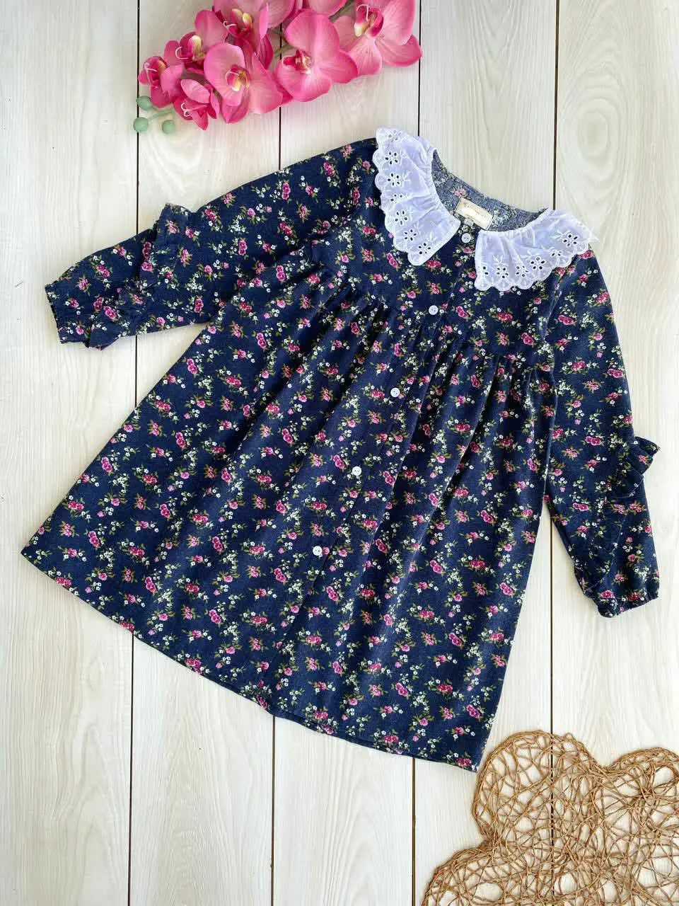 پیراهن گلنار، جلو دکمه