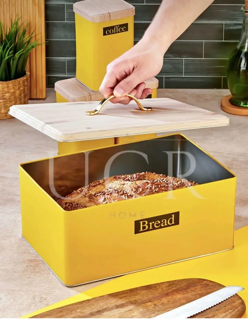 وقتی نان تازه و عطر چای همی...