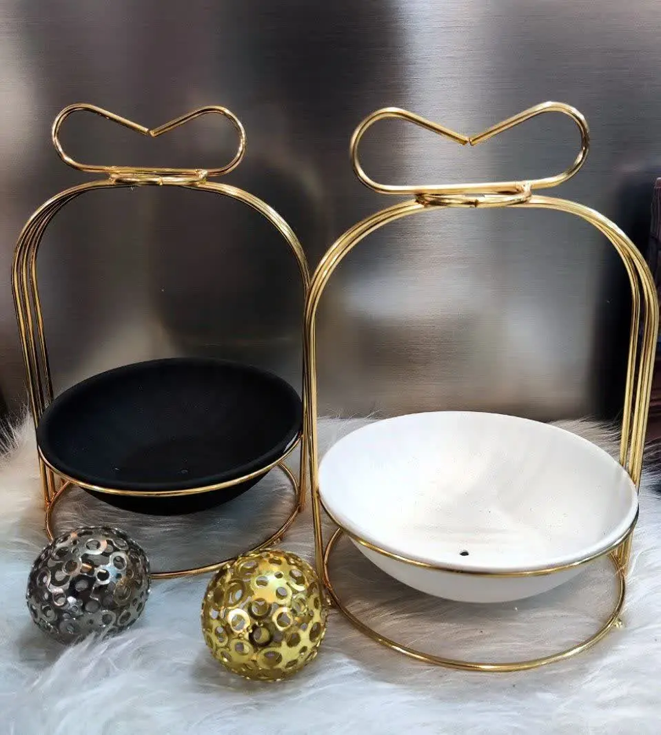 خرما خوری پاپیون
