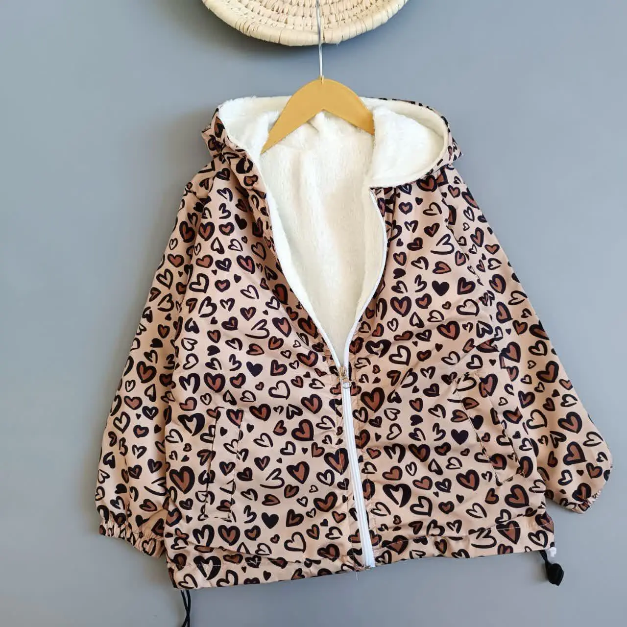 بدلیل شرایط نور ممکنه یه پر...