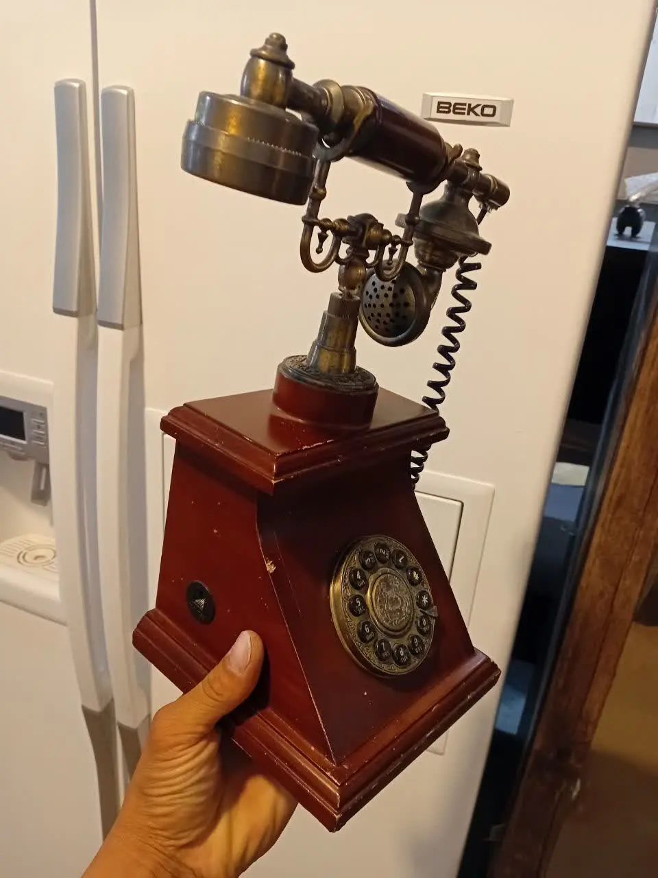 تلفن چوبی سالم